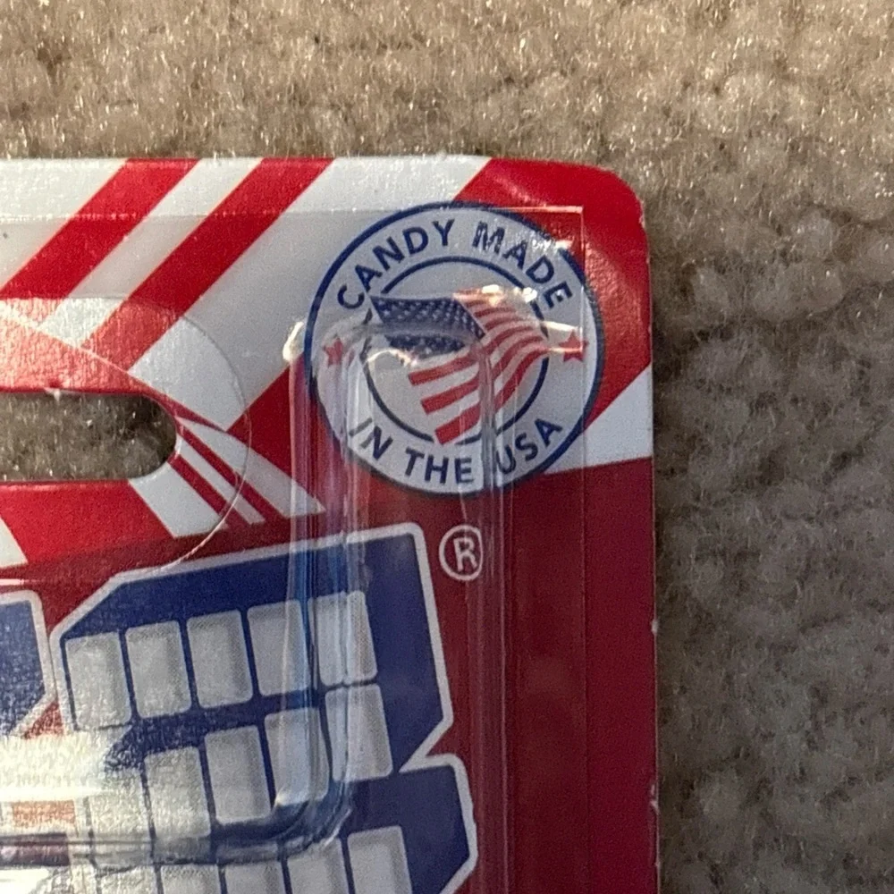 PEZ Bullseye Target Christmas Dog - 2024 Holiday Pez Dispenser Winter Snow new